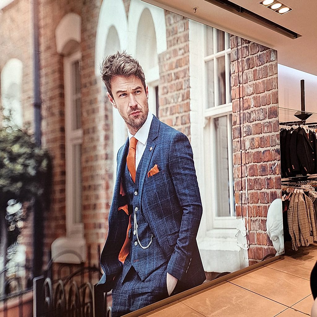 Retail Lightboxes - Wall Mounted - 5m x 3m - Santoro Milan - Oxford Street