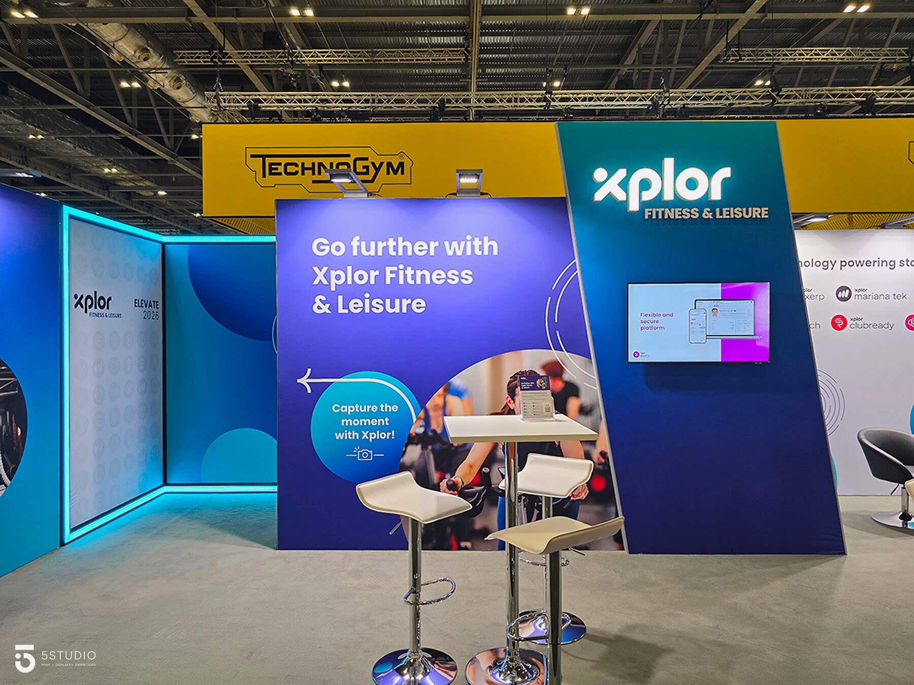 Immersive-Exhibition-Stands-Architectural-LED-Lighting-Xplor-Elevate26